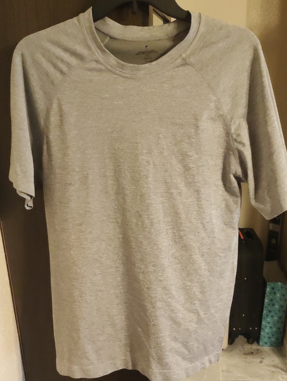Fabletics Men's Grey Crew Neck Short Sleeve Shirt